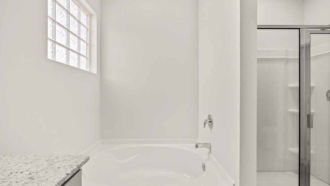 Representative interior finishes for a home built from the Cali by D.R. Horton in Sheffield Highlands, Dallas (Image 15).