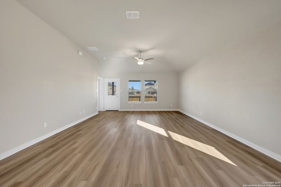 Spacious, unfurnished interior of a new home in Winding Brook, San Antonio (Image 21).