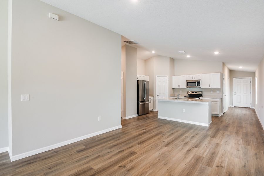 Spacious, unfurnished interior of a new home in Scenic Terrace, Haines City (Image 17).