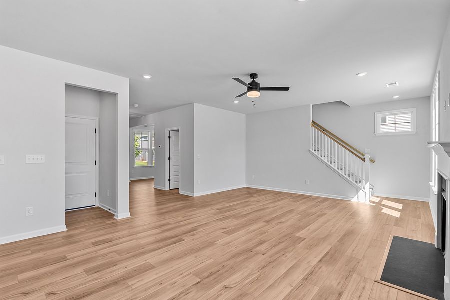 Spacious, unfurnished interior of a new home in Fieldstone, Lexington (Image 29).