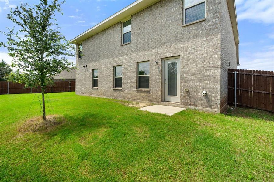 Exterior details and patio area of a home in Stonehaven, Caddo Mills (Image 4).