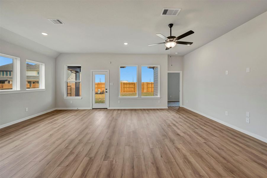 Spacious, unfurnished interior of a new home in The Grand Prairie 50’, Hockley (Image 21).