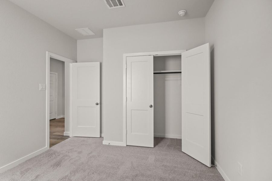 Spacious, unfurnished interior of a new home in Crockett Meadows, Cut and Shoot (Image 15).