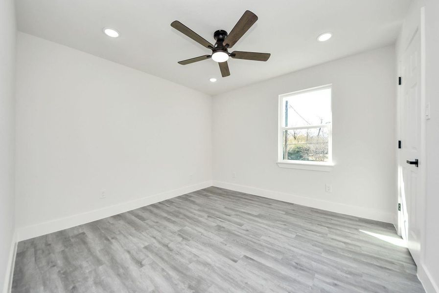 Spacious, unfurnished interior of a new home in , Conroe (Image 18).
