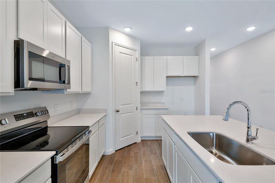 Furnished interior view inside a new home in , Winter Haven (Image 6).