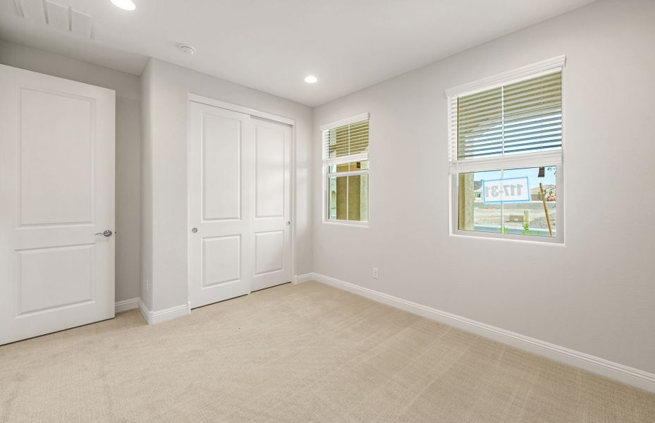 Spacious, unfurnished interior of a new home in Sun City Anthem at Merrill Ranch, Florence (Image 17).