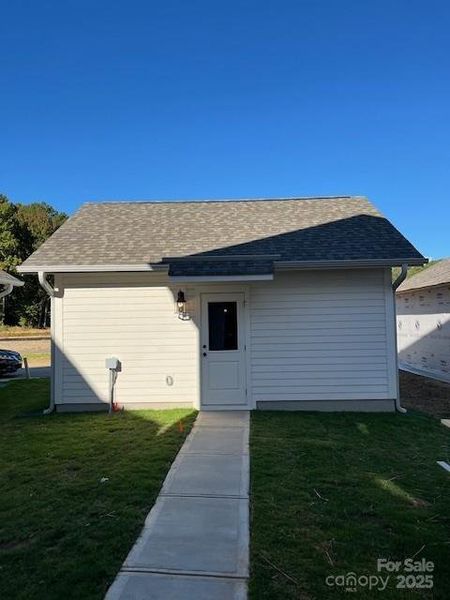 Walkway to detached garage