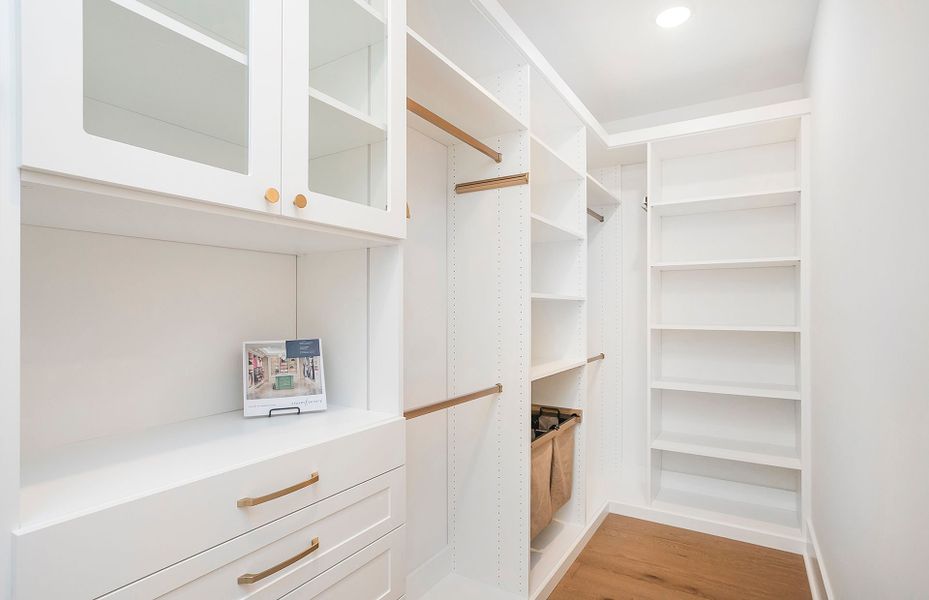 Spacious Owner's Closet Spacious Owner's Closet