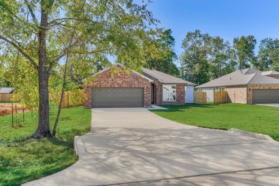 Welcome home to 1718 Eastvale Drive! Welcome home to 1718 Eastvale Drive!