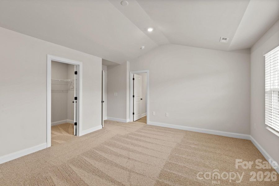 Spacious, unfurnished interior of a new home in Stagecoach Station, Gastonia (Image 15).