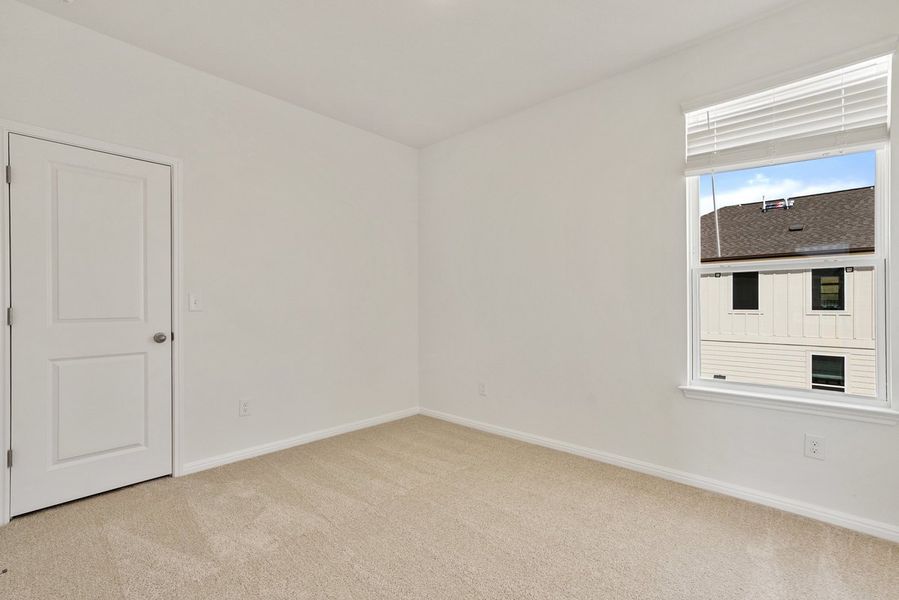 Spacious, unfurnished interior of a new home in Porter Country, Buda (Image 23).