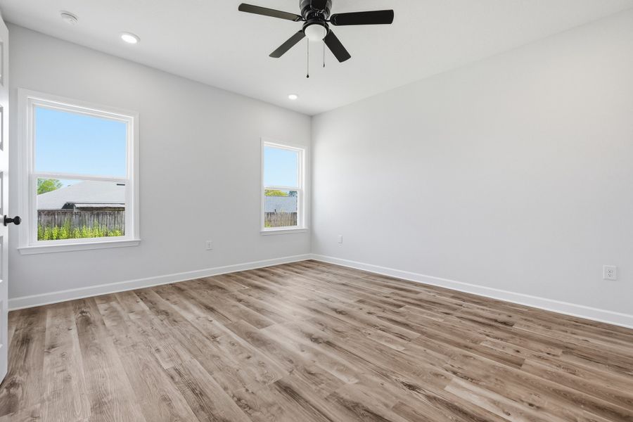Spacious, unfurnished interior of a new home in Barton's Bend, Crestview (Image 40).