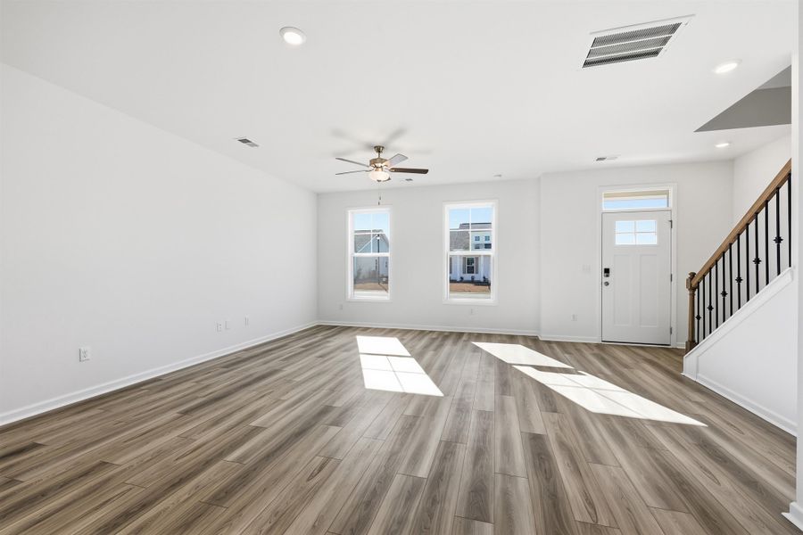 Spacious, unfurnished interior of a new home in Edgefield, Loris (Image 14).