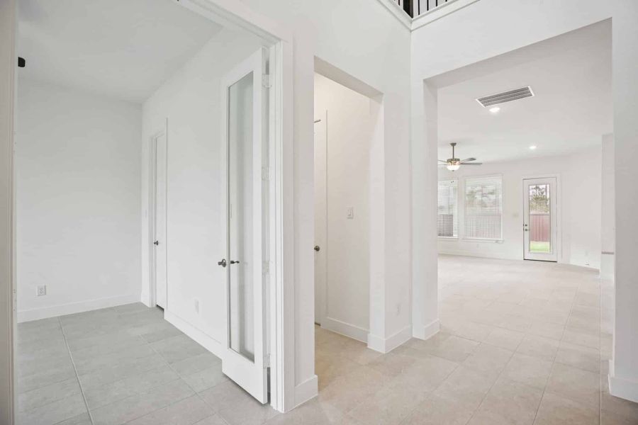 Spacious, unfurnished interior of a new home in The Trails, New Caney (Image 35).