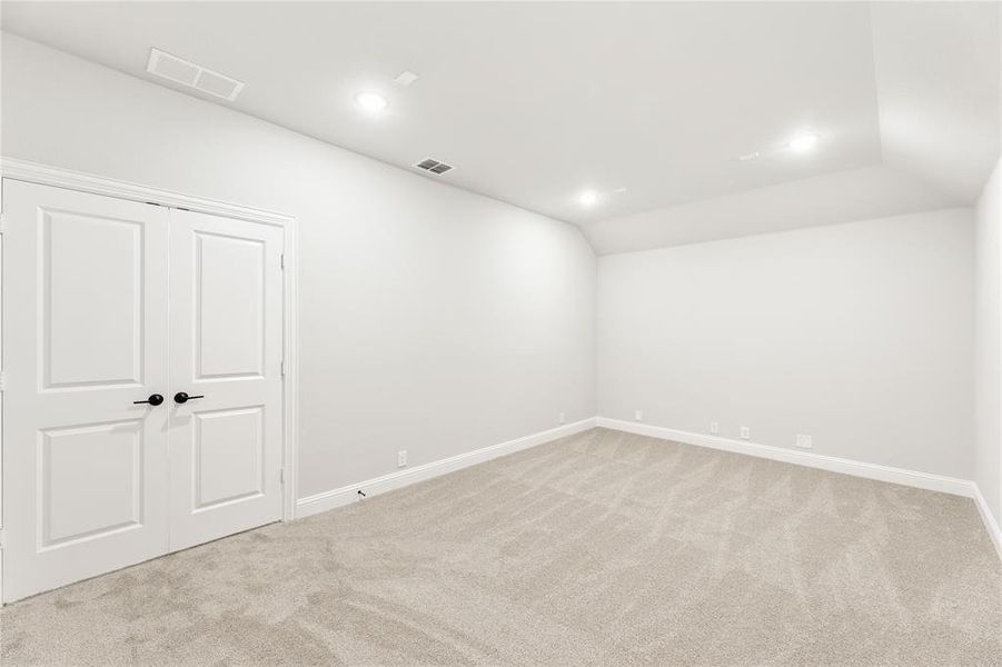 Spacious, unfurnished interior of a new home in Somerset Classic 70s & 80s, Mansfield (Image 38).