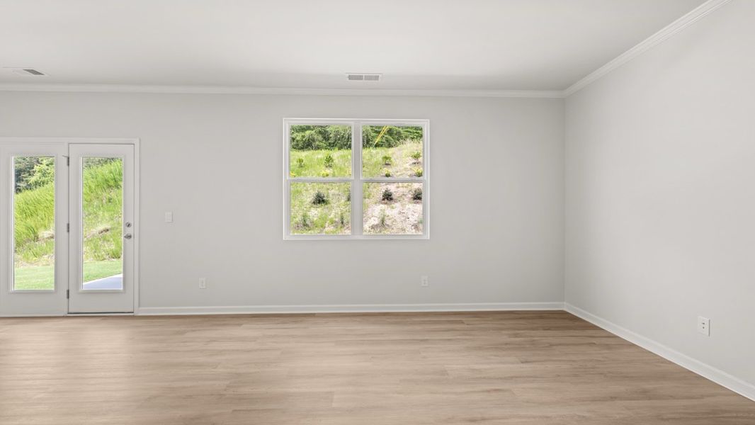 Spacious, unfurnished interior of a new home in Creekview, Atlanta (Image 14).