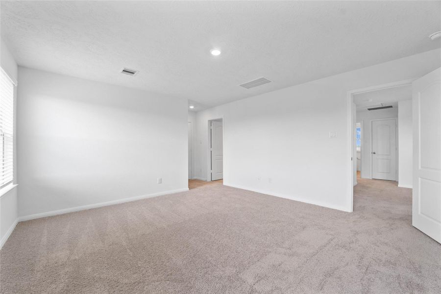 Spacious, unfurnished interior of a new home in Vida Costera, Texas City (Image 16). Spacious, unfurnished interior of a new home in Vida Costera, Texas City (Image 16).