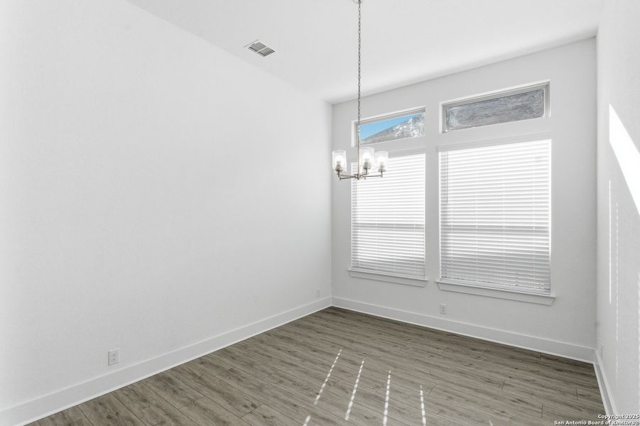 Spacious, unfurnished interior of a new home in Mesa Western, Cibolo (Image 30).