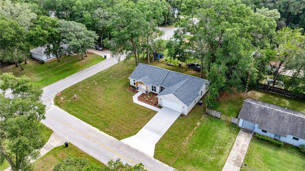 Exterior details and patio area of a home in , Ocala (Image 24).