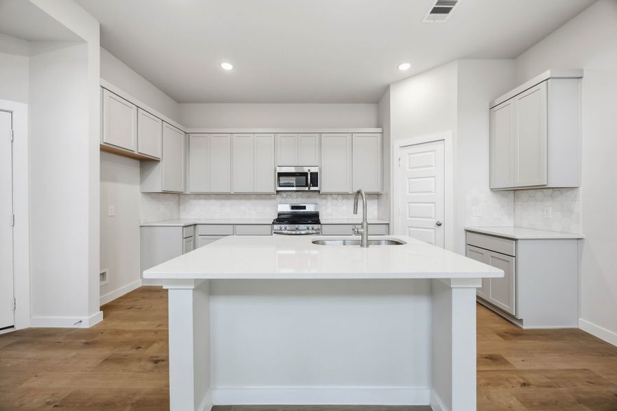 1204 Lilly Ln - Mansfield B - Kitchen