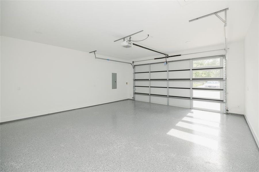 Spacious, unfurnished interior of a new home in , Greenville (Image 25).