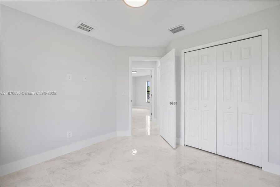 Spacious, unfurnished interior of a new home in , Lehigh Acres (Image 20).