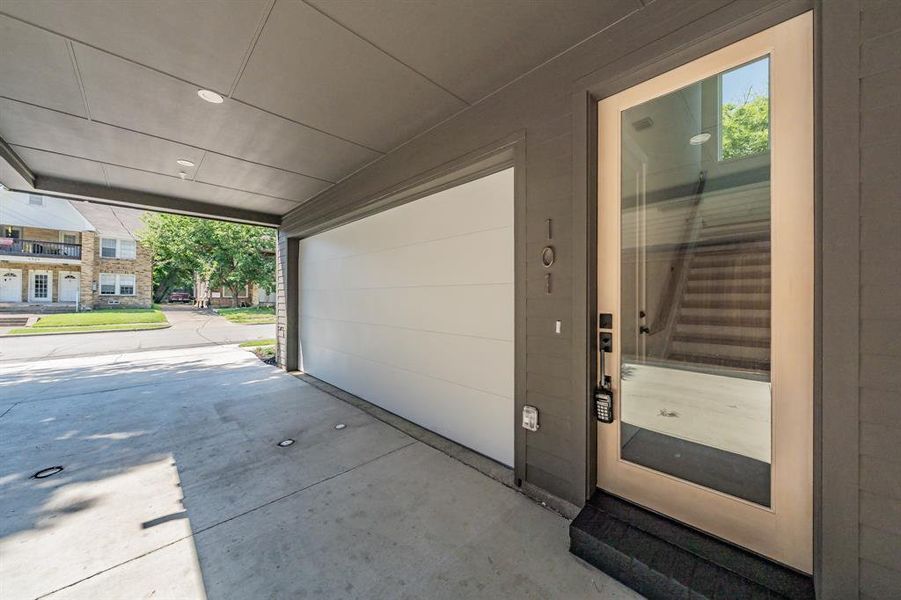 Exterior details and patio area of a home in , Dallas (Image 3).