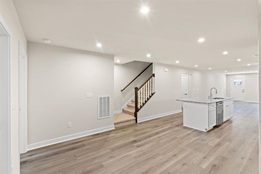 Spacious, unfurnished interior of a new home in Course Club at Prince Creek, Murrells Inlet (Image 10).