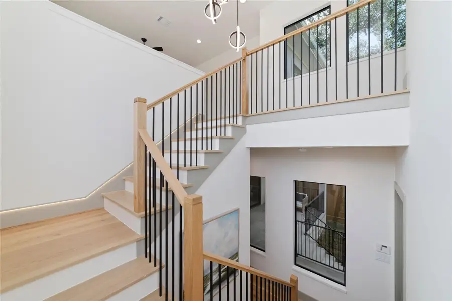 Spacious, unfurnished interior of a new home in , Bellaire (Image 43). Spacious, unfurnished interior of a new home in , Bellaire (Image 43).