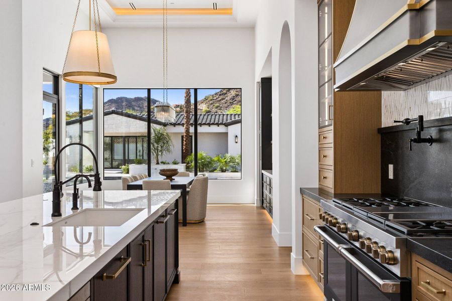 23-web-or-mls-6610-n-mountain-view-rd