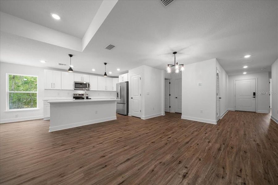 Spacious, unfurnished interior of a new home in , Weeki Wachee (Image 50).
