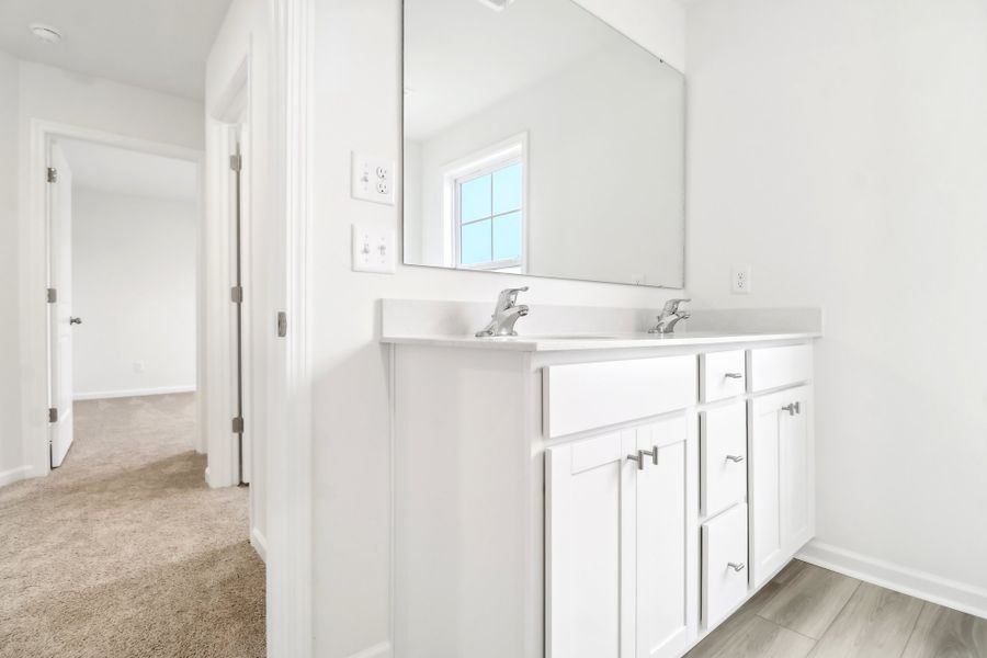 Furnished interior view inside a new home in Whiskey Run, New Ellenton (Image 5).