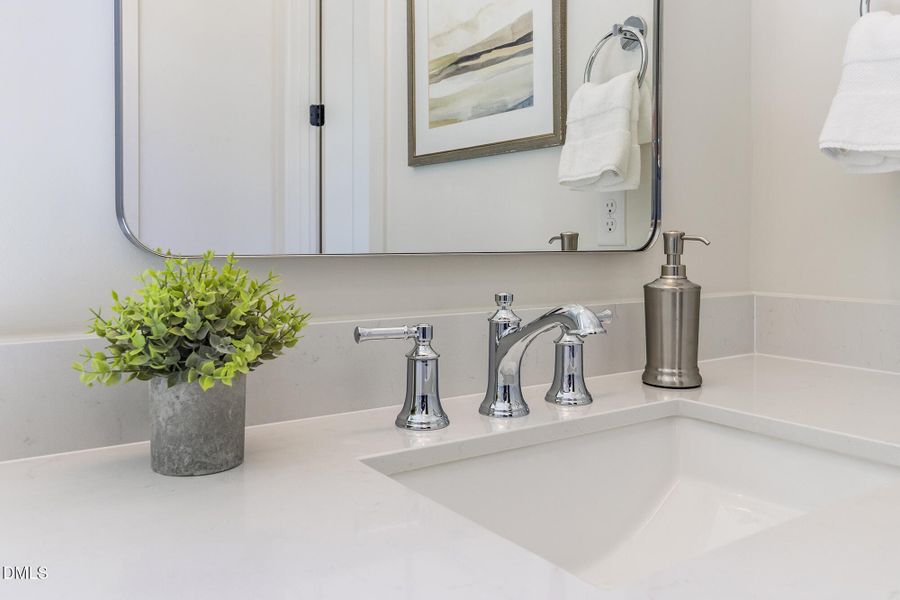 300_MEADOW_WALK_DR_INTERIOR_44