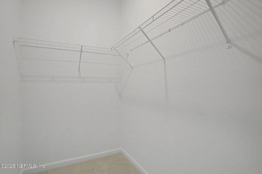 Spacious, unfurnished interior of a new home in Jennings Farm, Middleburg (Image 33).