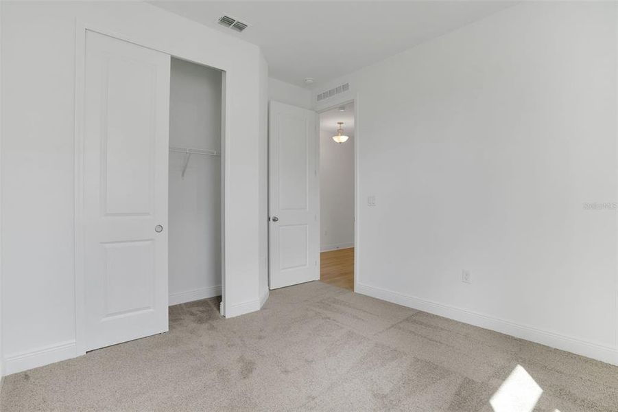 Spacious, unfurnished interior of a new home in Reserve at Hammock Oaks, Lady Lake (Image 16).