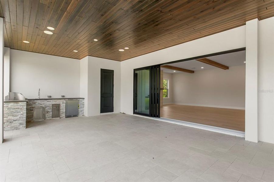 Exterior details and patio area of a home in , Tampa (Image 24).