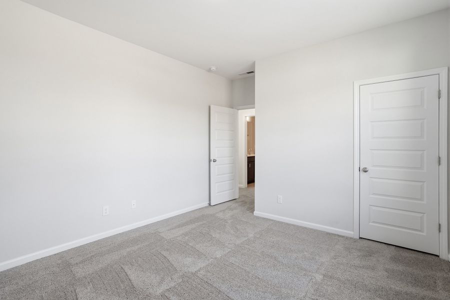 Spacious, unfurnished interior of a new home in Ovation at Sweetbrier, Durham (Image 18).