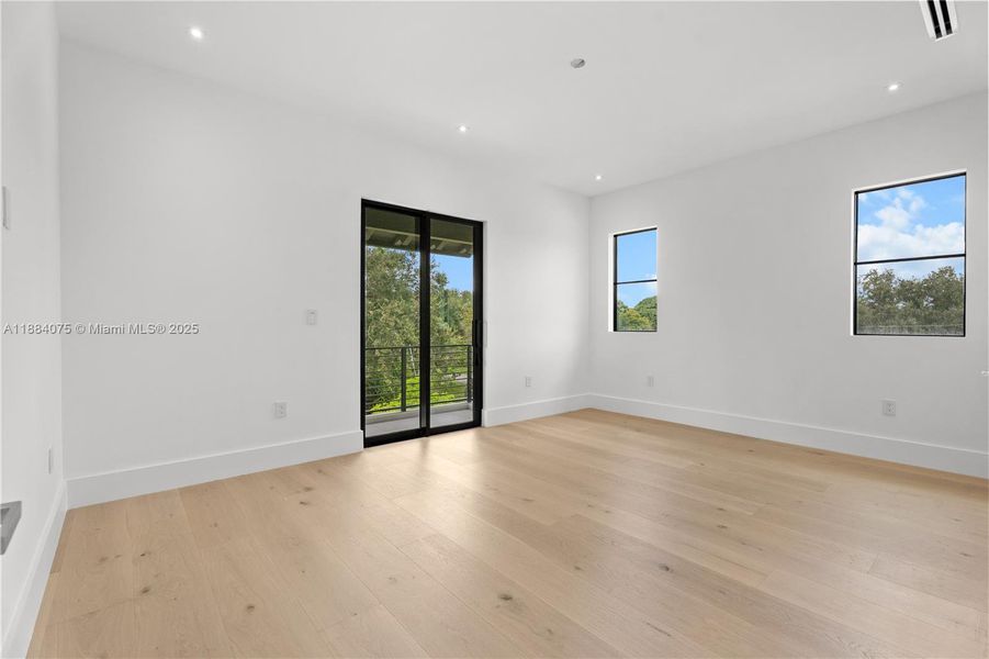 Spacious, unfurnished interior of a new home in , Miami (Image 23).