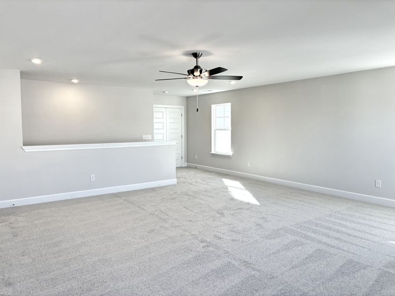 Spacious, unfurnished interior of a new home in Holly Ridge, Greenville (Image 18).