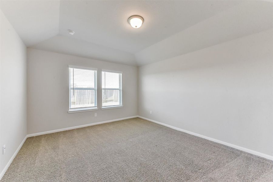 Spacious, unfurnished interior of a new home in Sunrise Cove, Texas City (Image 29).