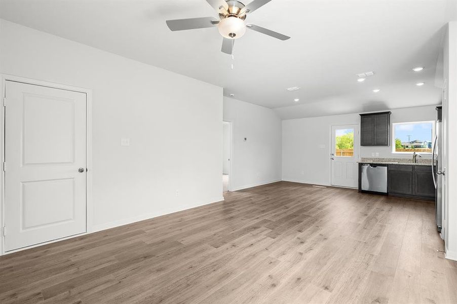 Spacious, unfurnished interior of a new home in Big Sky Estates, Ponder (Image 9). Spacious, unfurnished interior of a new home in Big Sky Estates, Ponder (Image 9).