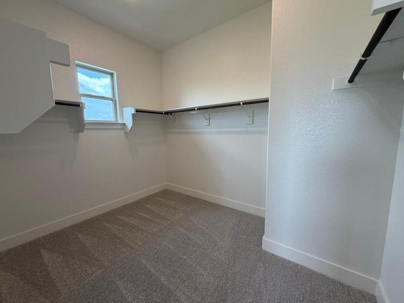 Spacious, unfurnished interior of a new home in Rocky Top, Krum (Image 10).