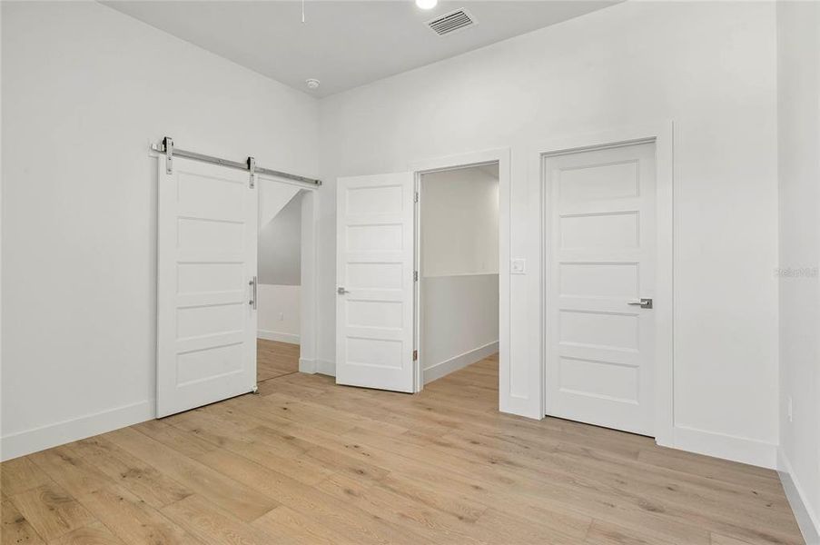 Spacious, unfurnished interior of a new home in , Winter Park (Image 28).