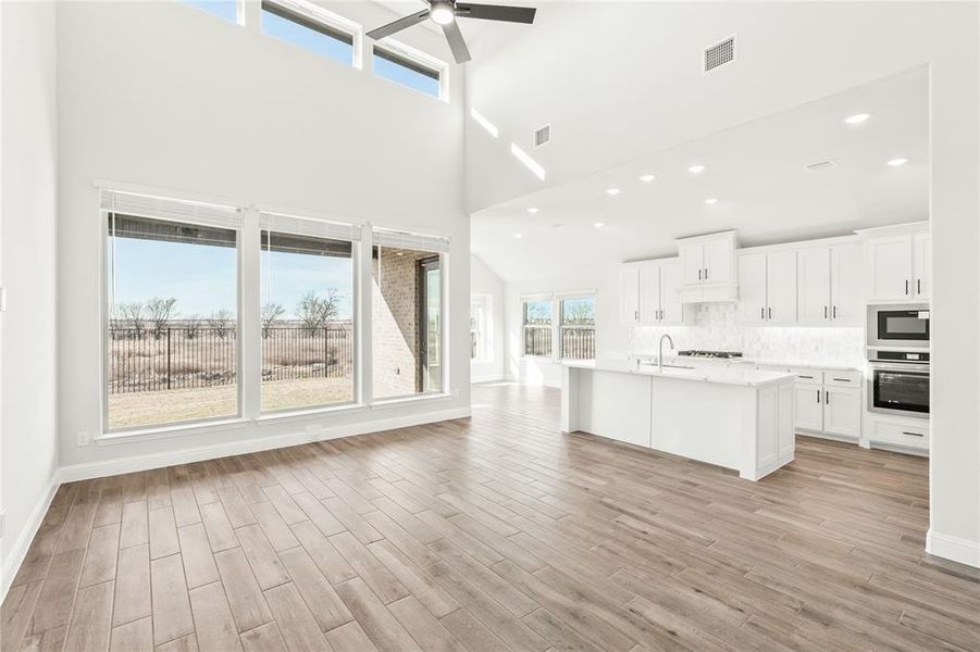 Spacious, unfurnished interior of a new home in Creekview Meadows, Pilot Point (Image 29).
