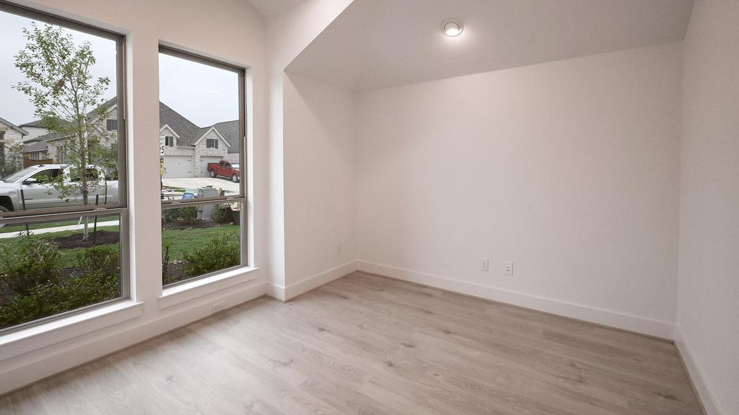 Spacious, unfurnished interior of a new home in Crosswinds, Kyle (Image 12).
