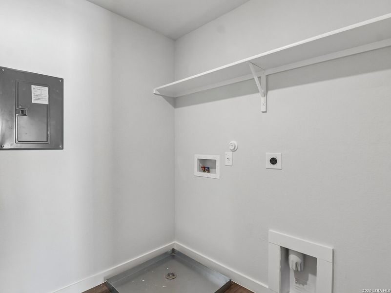 Spacious, unfurnished interior of a new home in Talley Fields, San Antonio (Image 26).