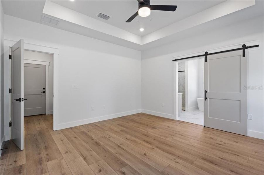 Spacious, unfurnished interior of a new home in , Fanning Springs (Image 32).