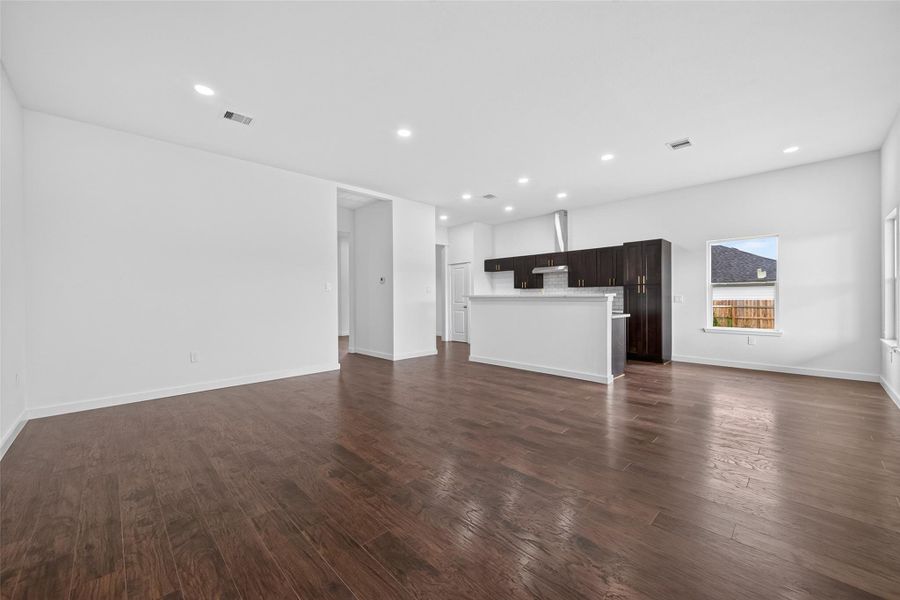 Spacious, unfurnished interior of a new home in , Cleveland (Image 20).