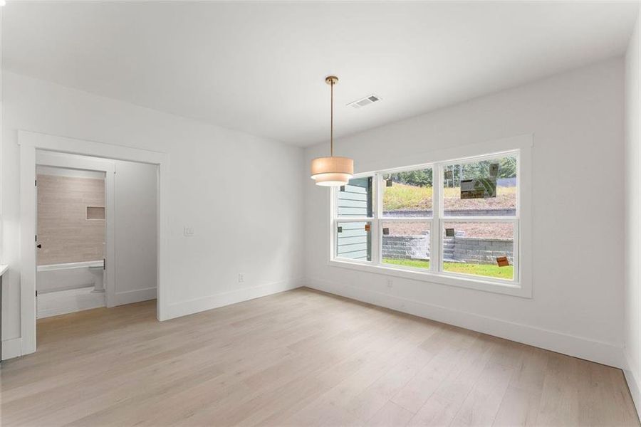 Spacious, unfurnished interior of a new home in , Gainesville (Image 23).