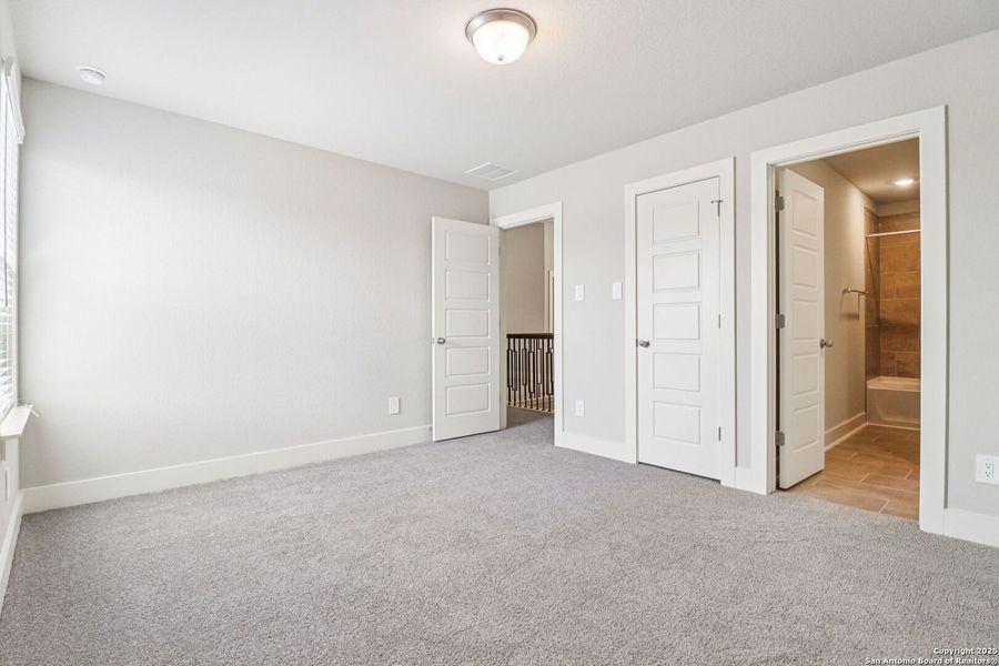 Spacious, unfurnished interior of a new home in Thomas Pond, San Antonio (Image 32). Spacious, unfurnished interior of a new home in Thomas Pond, San Antonio (Image 32).